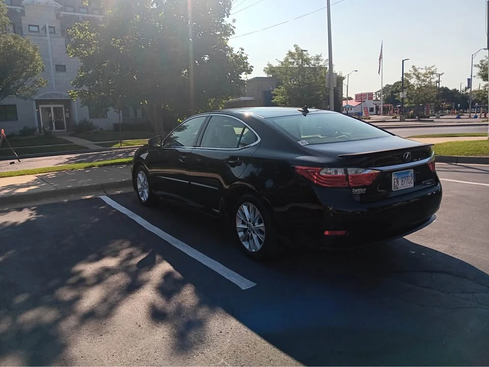 2013 Lexus ES 6th Gen - Image 5 of 6