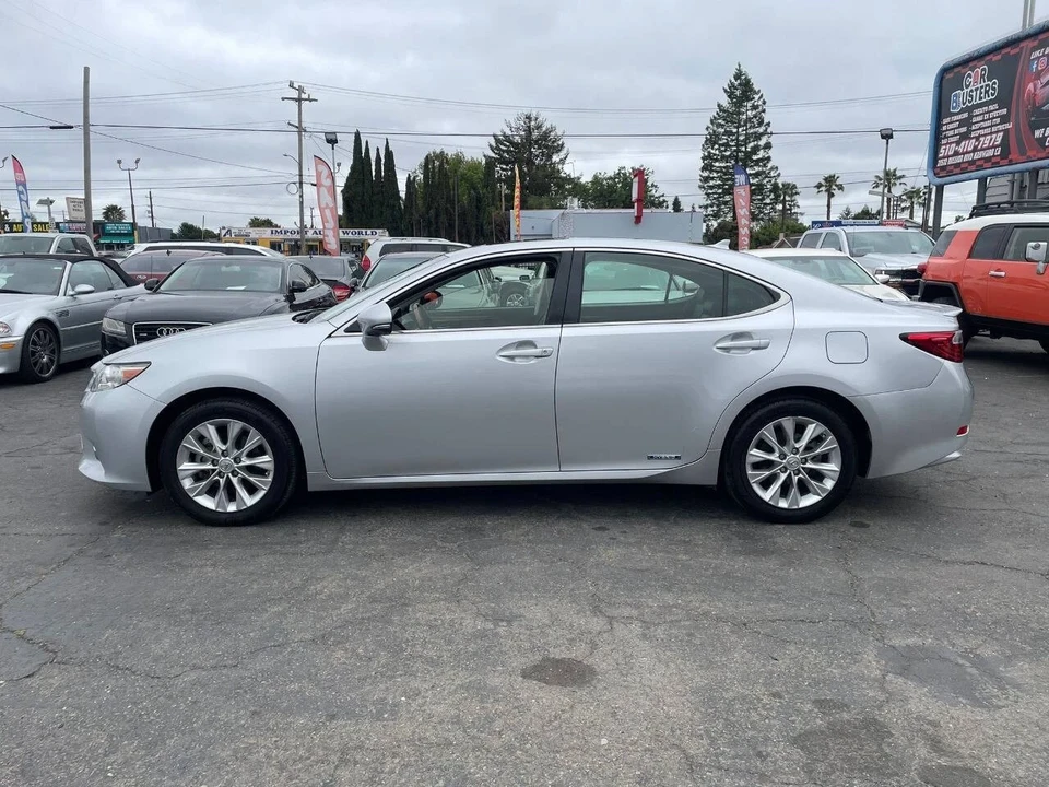 2013 Lexus ES 6th Gen - Image 3 of 17