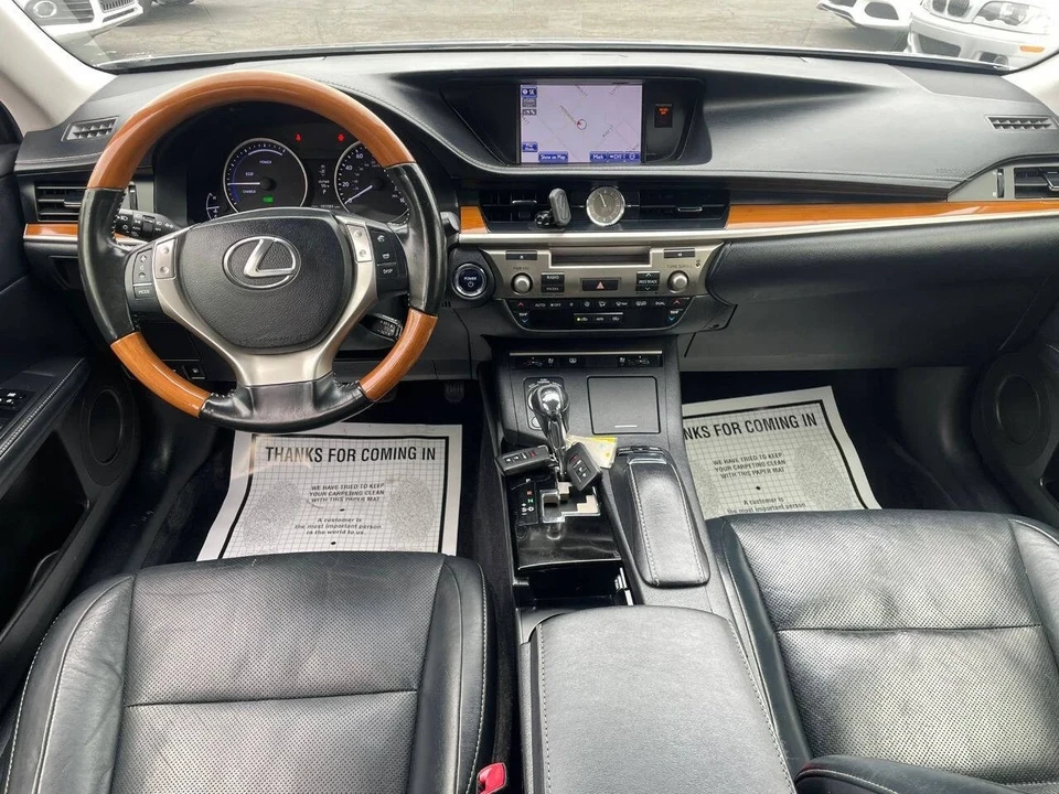 2013 Lexus ES 6th Gen - Image 10 of 17