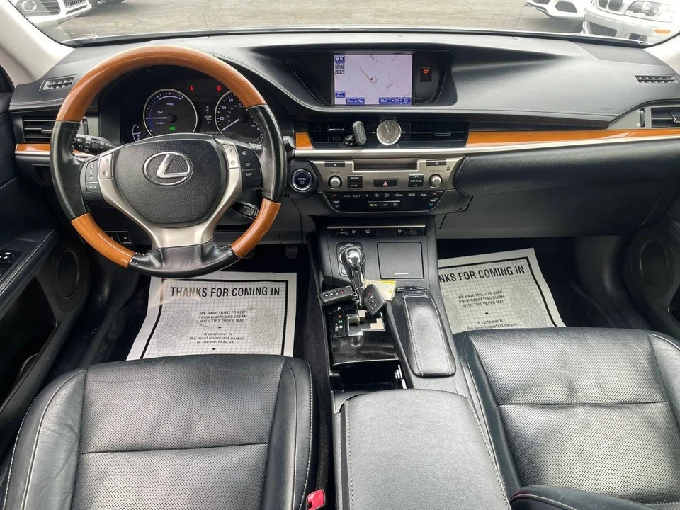 2013 Lexus ES 6th Gen - Image 10 of 17