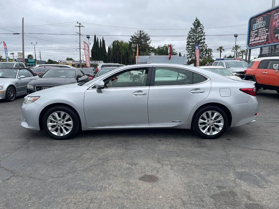 2013 Lexus ES 6th Gen - Image 3 of 17
