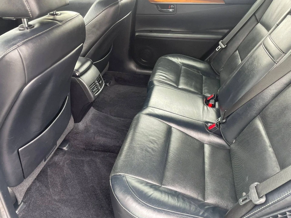 2013 Lexus ES 6th Gen - Image 9 of 17