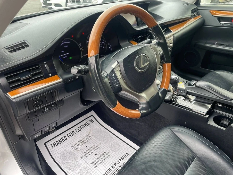 2013 Lexus ES 6th Gen - Image 8 of 17