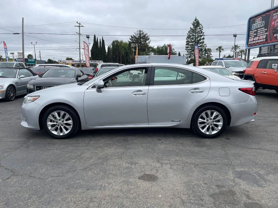 2013 Lexus ES 6th Gen - Image 3 of 17