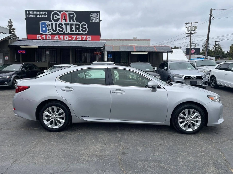 2013 Lexus ES 6th Gen - Image 6 of 17