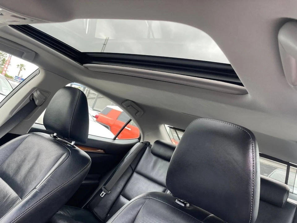 2013 Lexus ES 6th Gen - Image 11 of 17