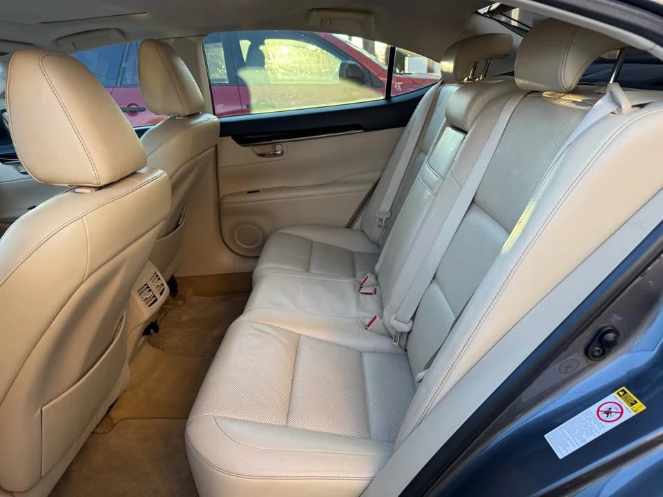 2013 Lexus ES 6th Gen - Image 8 of 9