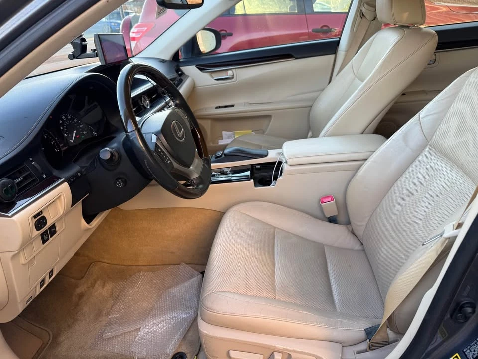 2013 Lexus ES 6th Gen - Image 7 of 9