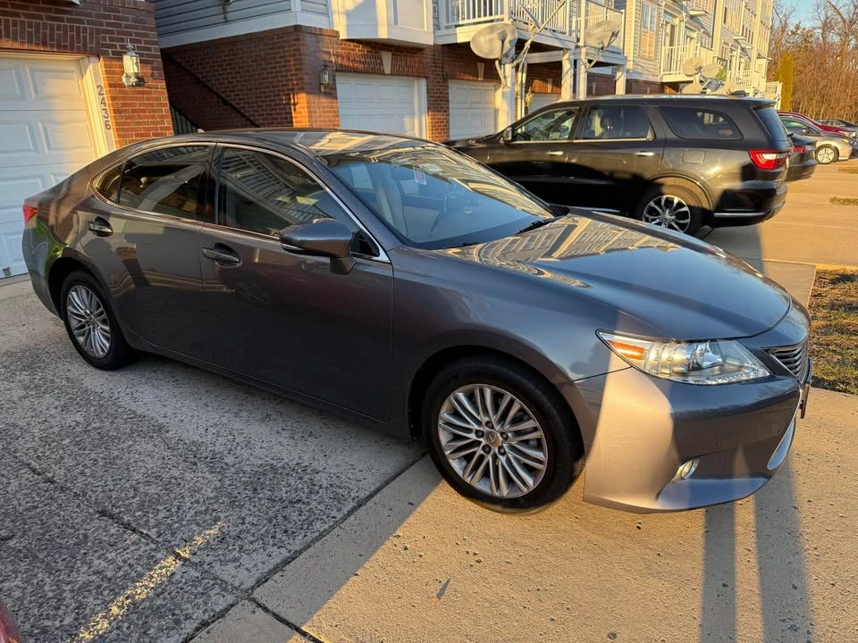 2013 Lexus ES 6th Gen - Image 3 of 9