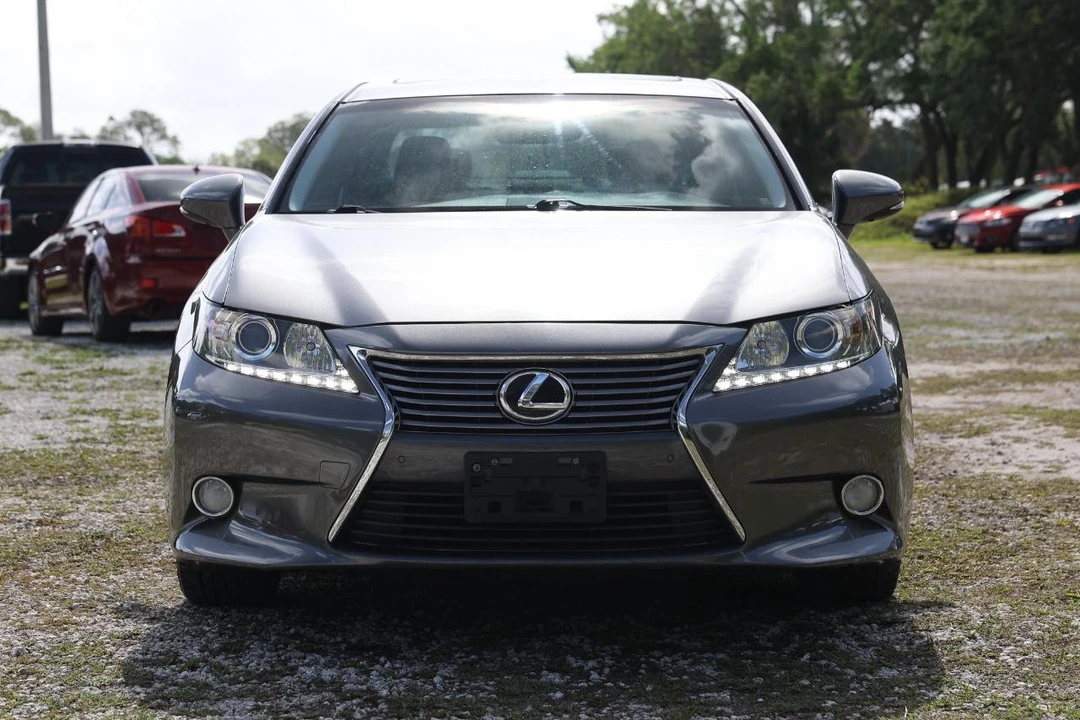 2013 Lexus ES 6th Gen - Image 19 of 21