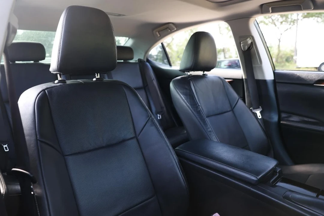 2013 Lexus ES 6th Gen - Image 16 of 21