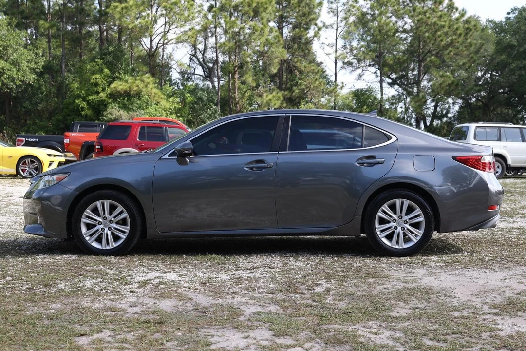 2013 Lexus ES 6th Gen - Image 3 of 21