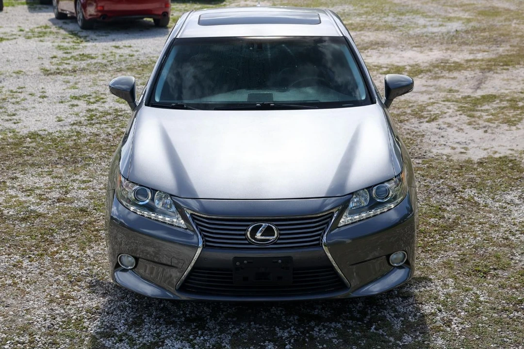 2013 Lexus ES 6th Gen - Image 17 of 21