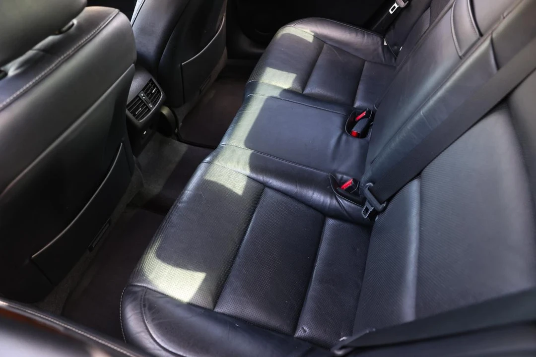 2013 Lexus ES 6th Gen - Image 10 of 21