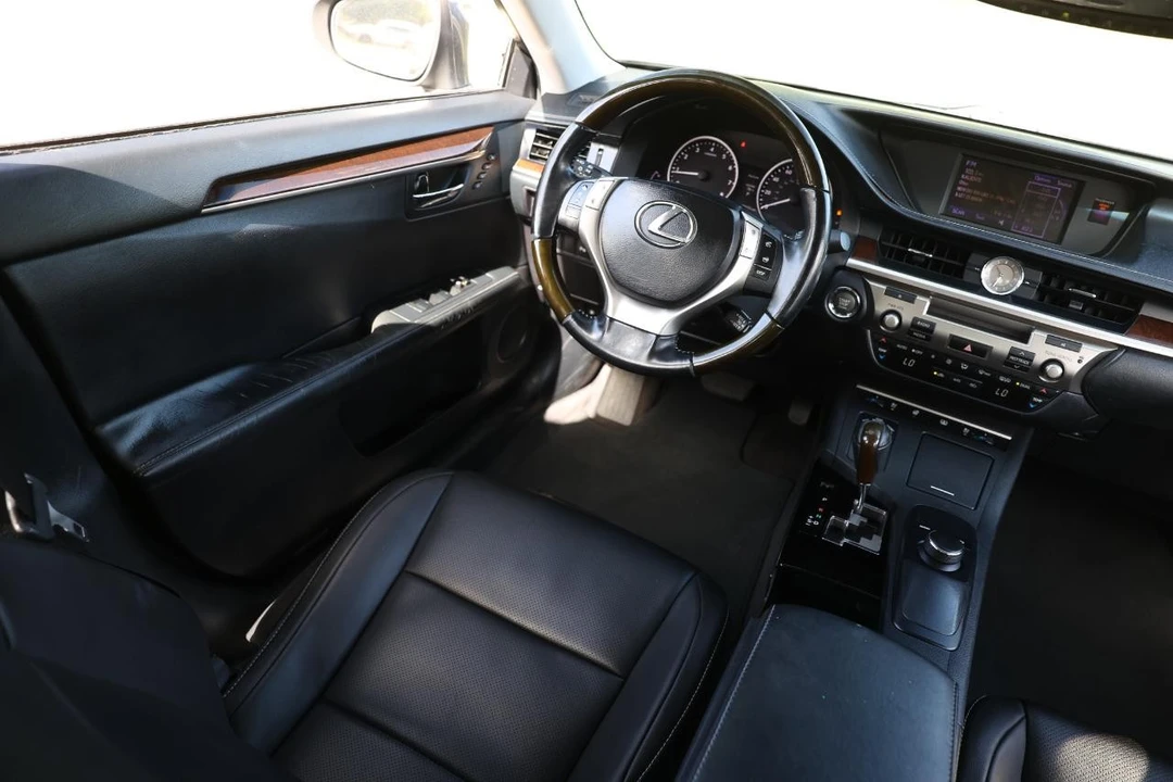2013 Lexus ES 6th Gen - Image 20 of 21