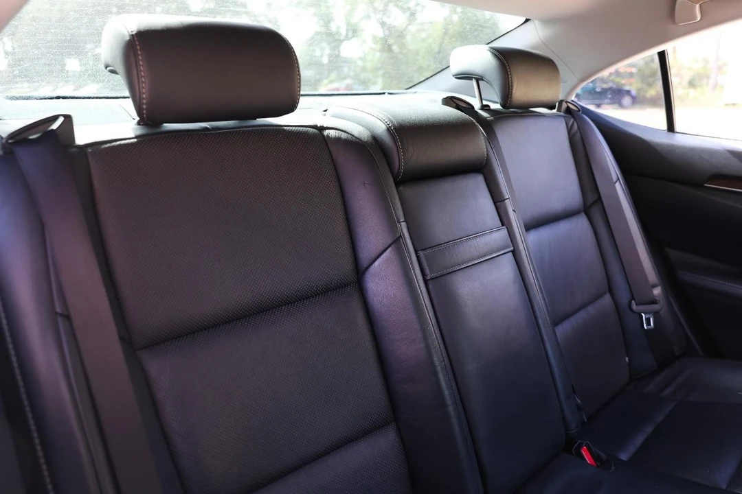 2013 Lexus ES 6th Gen - Image 14 of 21