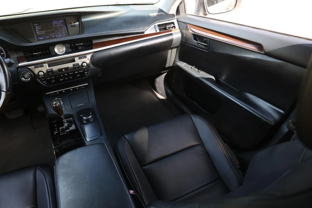2013 Lexus ES 6th Gen - Image 21 of 21