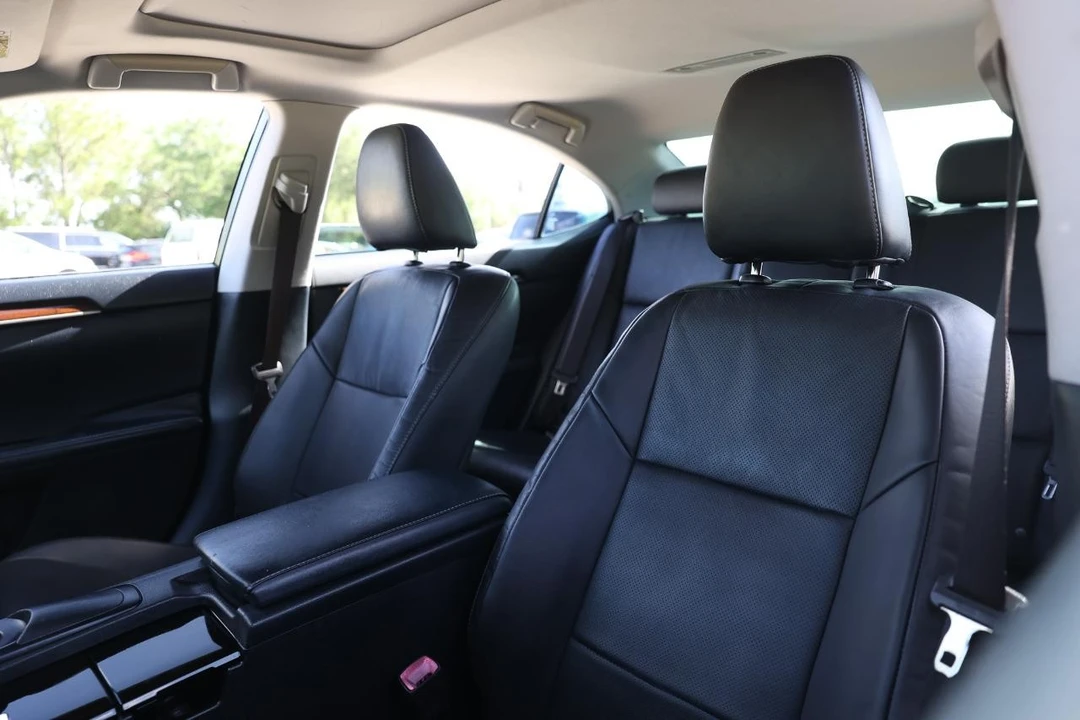 2013 Lexus ES 6th Gen - Image 6 of 21