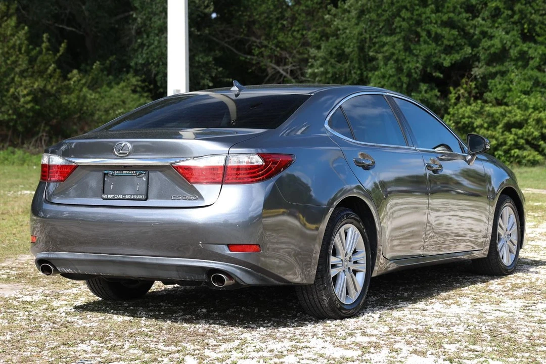 2013 Lexus ES 6th Gen - Image 11 of 21