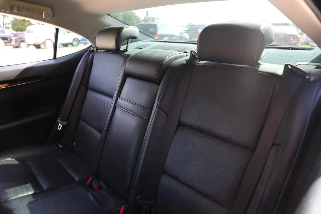 2013 Lexus ES 6th Gen - Image 8 of 21