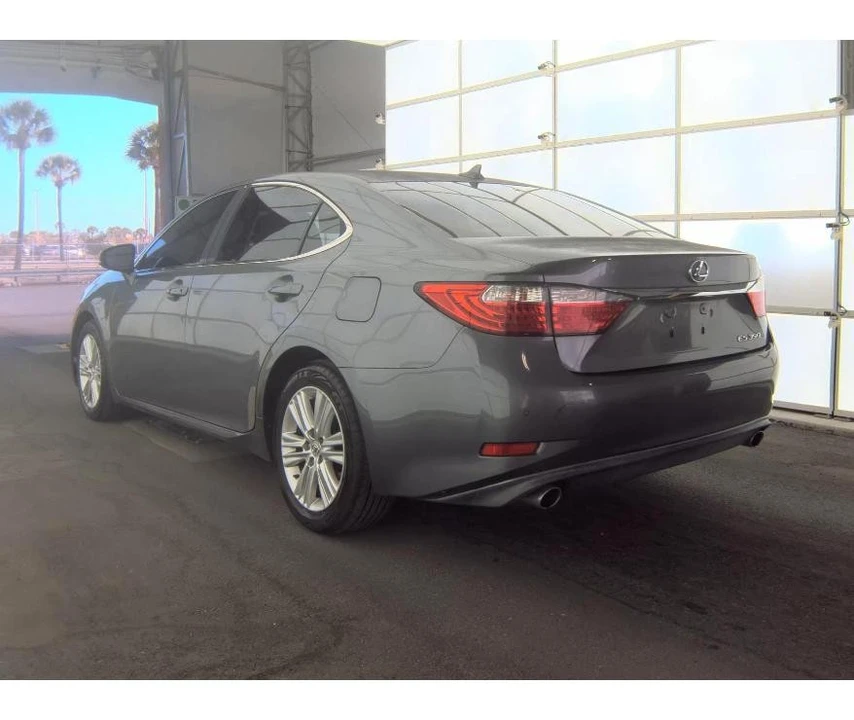 2013 Lexus ES 6th Gen - Image 8 of 17