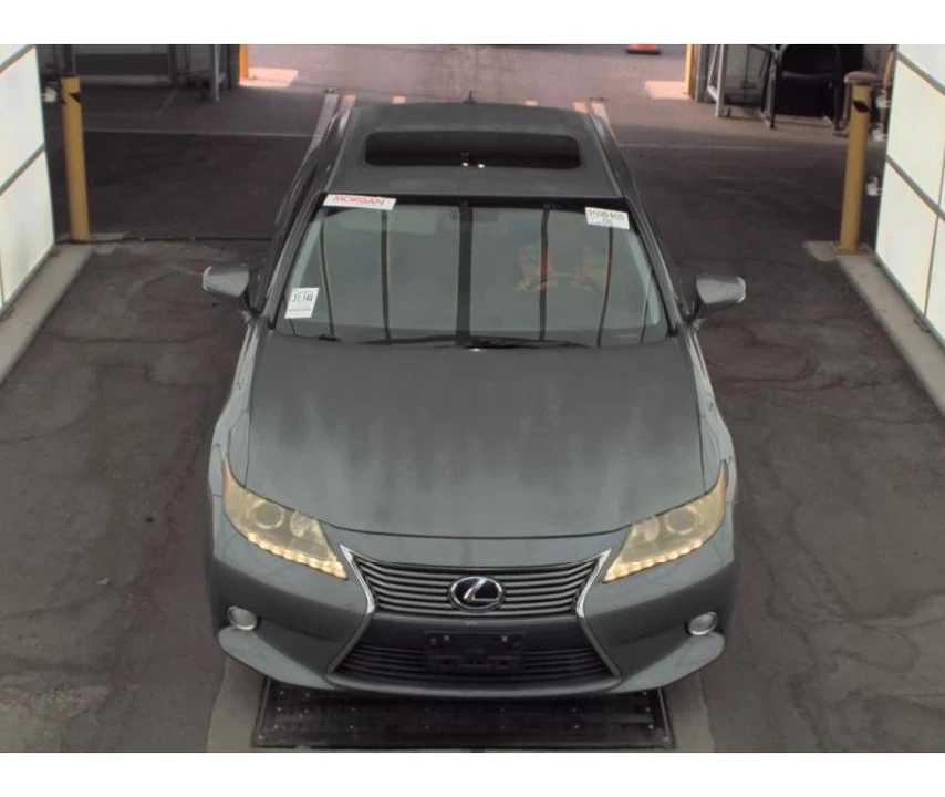 2013 Lexus ES 6th Gen - Image 2 of 17