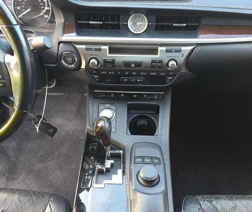 2013 Lexus ES 6th Gen - Image 12 of 17