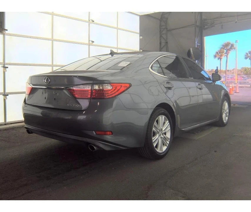 2013 Lexus ES 6th Gen - Image 5 of 17