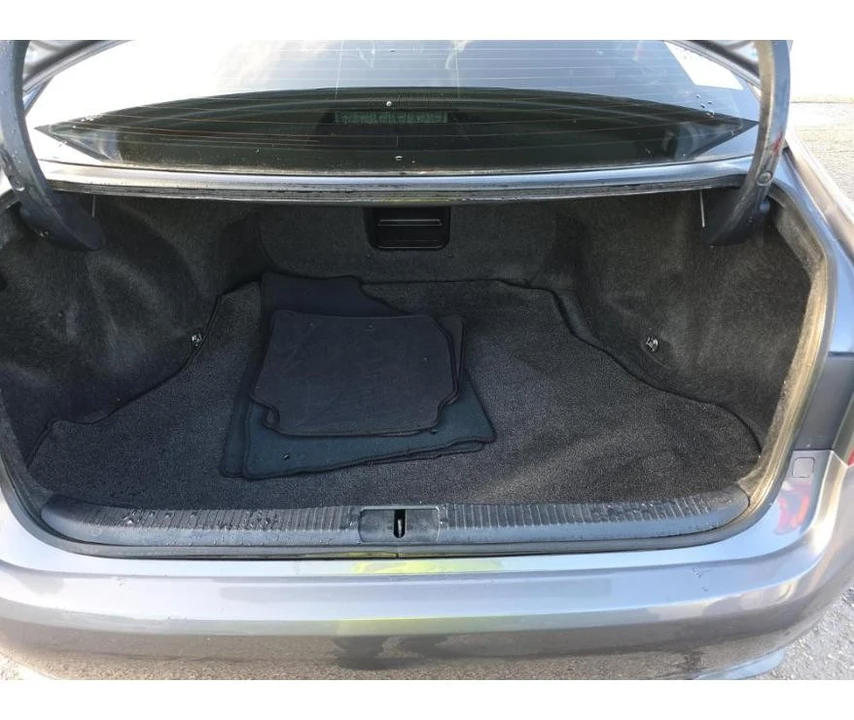 2013 Lexus ES 6th Gen - Image 16 of 17