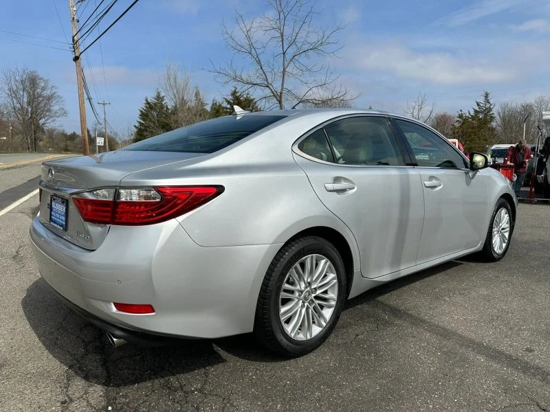2013 Lexus ES 6th Gen - Image 6 of 12
