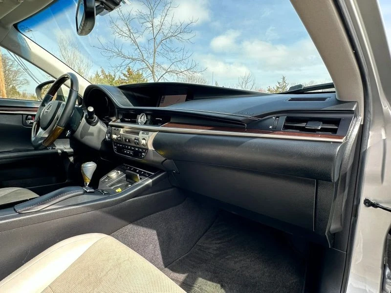 2013 Lexus ES 6th Gen - Image 12 of 12