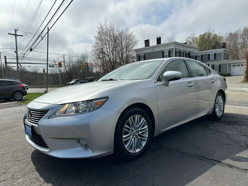2013 Lexus ES 6th Gen - Image 3 of 12