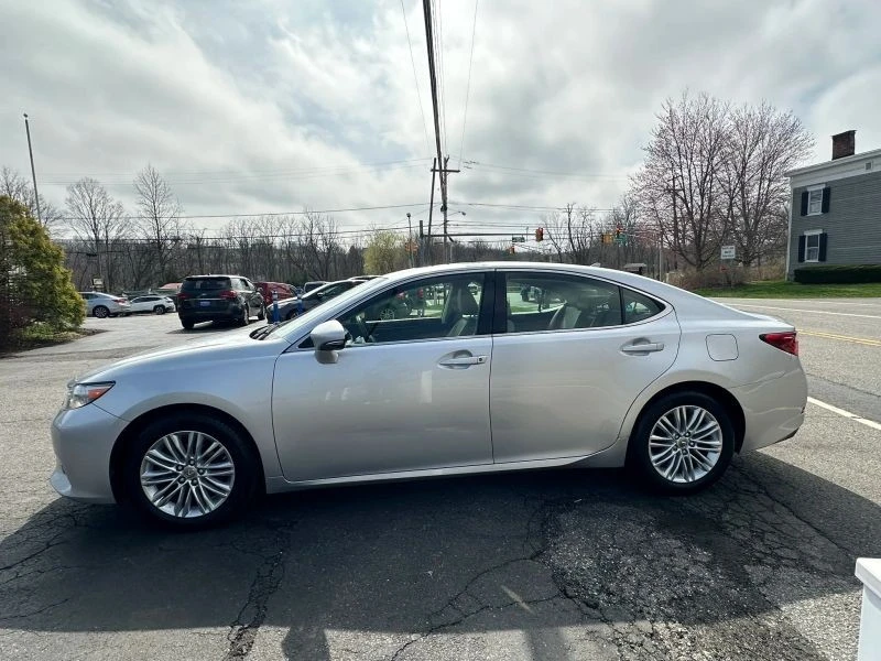 2013 Lexus ES 6th Gen - Image 7 of 12