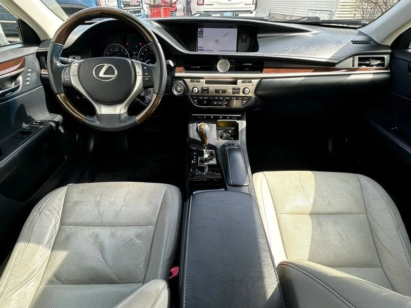 2013 Lexus ES 6th Gen - Image 11 of 12