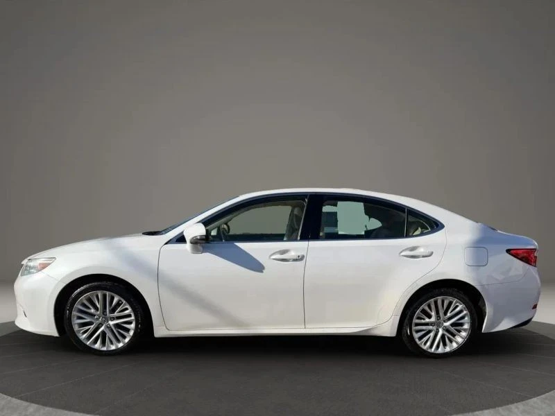 2013 Lexus ES 6th Gen - Image 8 of 12