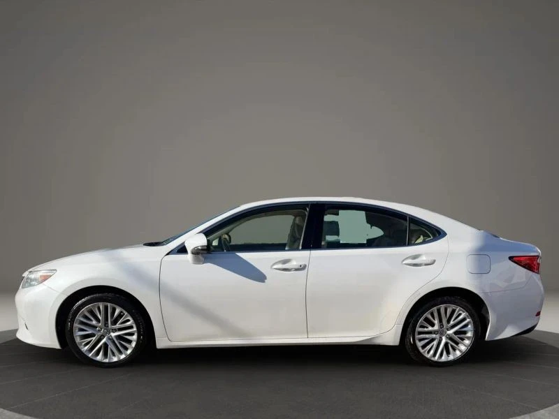 2013 Lexus ES 6th Gen - Image 8 of 12