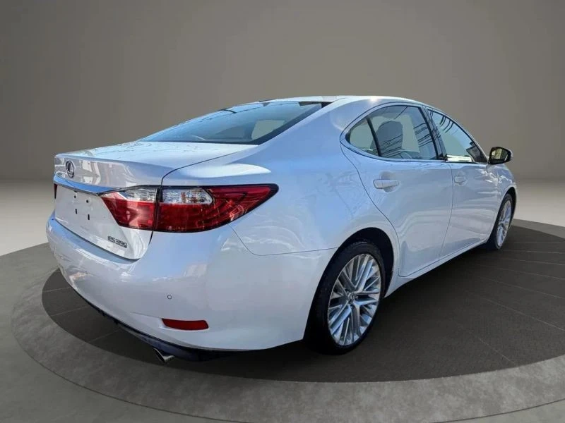 2013 Lexus ES 6th Gen - Image 5 of 12