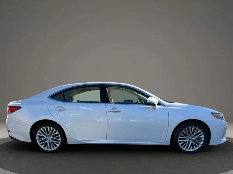 2013 Lexus ES 6th Gen - Image 4 of 12