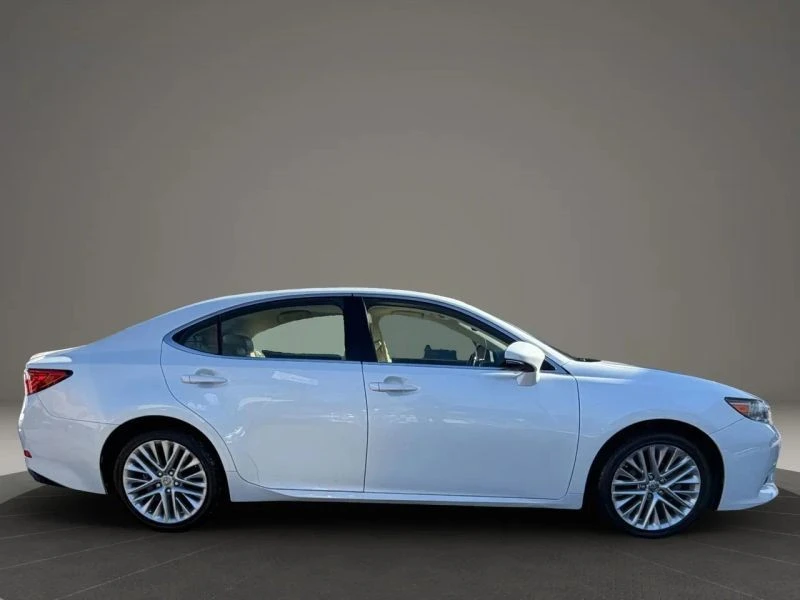 2013 Lexus ES 6th Gen - Image 4 of 12
