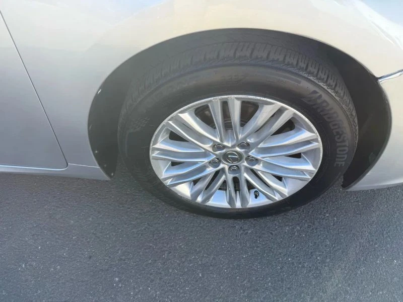 2013 Lexus ES 6th Gen - Image 12 of 12