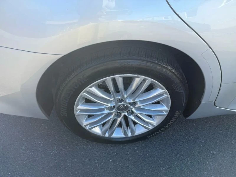 2013 Lexus ES 6th Gen - Image 10 of 12