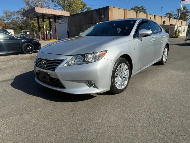 2013 Lexus ES 6th Gen - Image 7 of 12