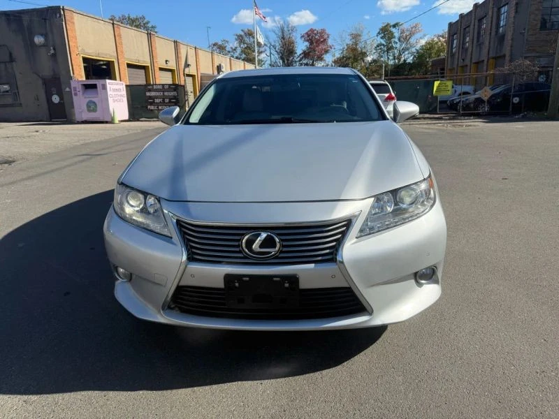 2013 Lexus ES 6th Gen - Image 8 of 12