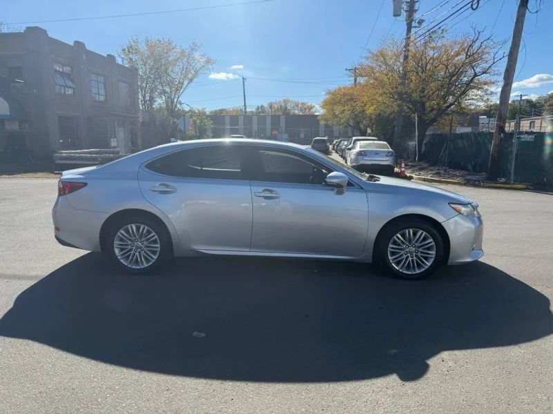2013 Lexus ES 6th Gen - Image 2 of 12