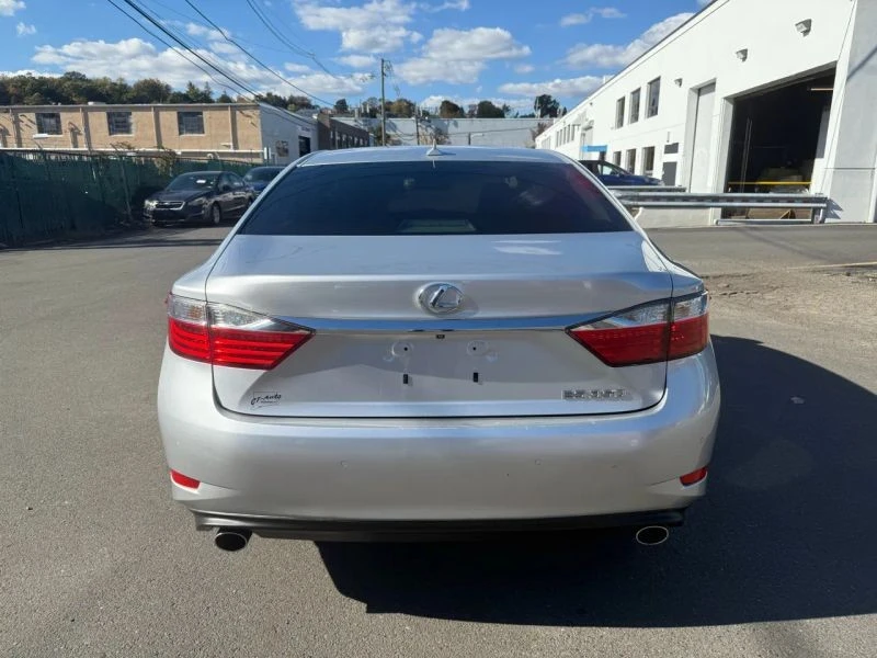 2013 Lexus ES 6th Gen - Image 4 of 12