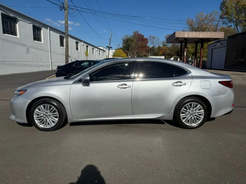 2013 Lexus ES 6th Gen - Image 6 of 12