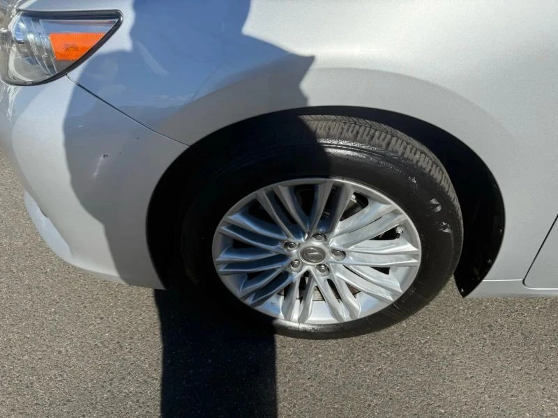 2013 Lexus ES 6th Gen - Image 9 of 12