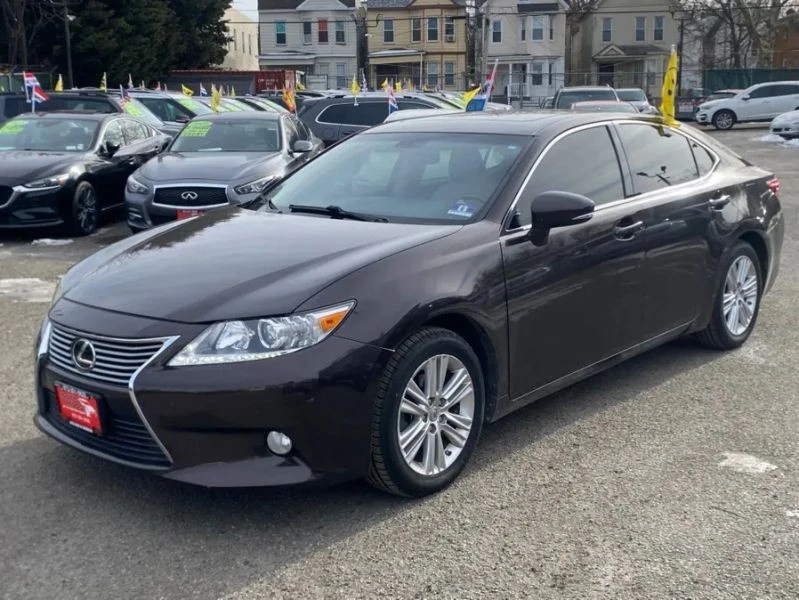 2013 Lexus ES 6th Gen - Image 3 of 12