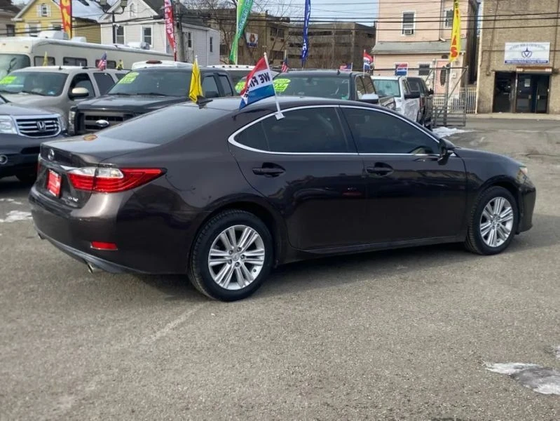 2013 Lexus ES 6th Gen - Image 6 of 12