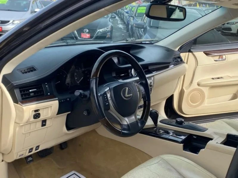 2013 Lexus ES 6th Gen - Image 11 of 12